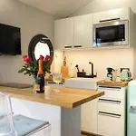 Na Wodzie La Mare Houseboats Apartment *