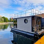 Na Wodzie La Mare Houseboats *