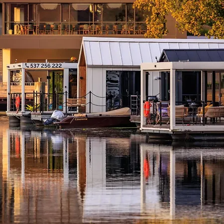 Na Wodzie La Mare Houseboats Apartment