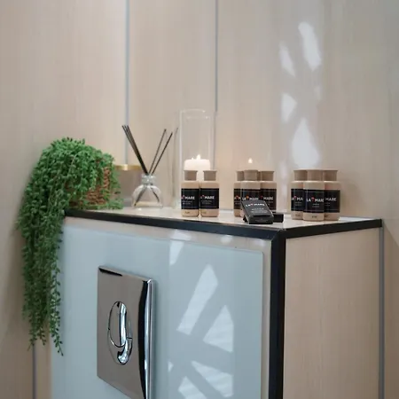 Na Wodzie La Mare Houseboats Apartment *