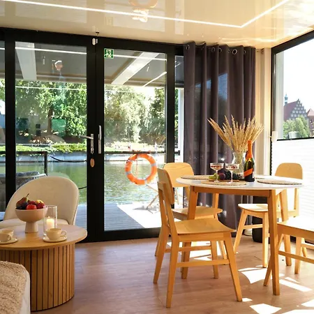 Na Wodzie La Mare Houseboats Apartment *