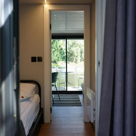 Na Wodzie La Mare Houseboats Apartment *