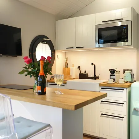 Na Wodzie La Mare Houseboats Apartment *