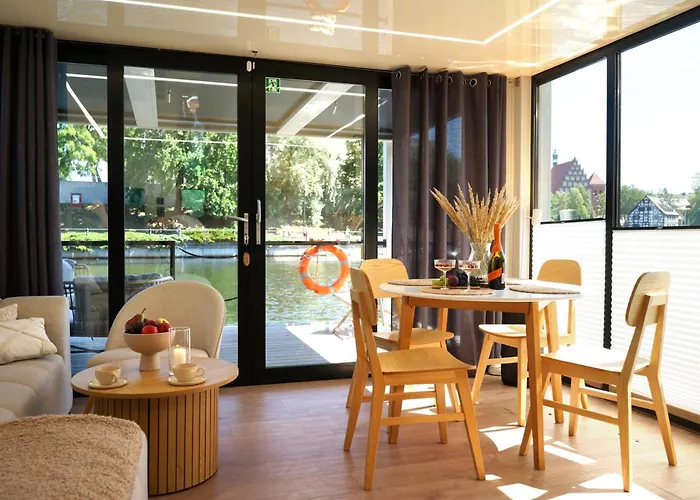 Na Wodzie La Mare Houseboats Apartmán *