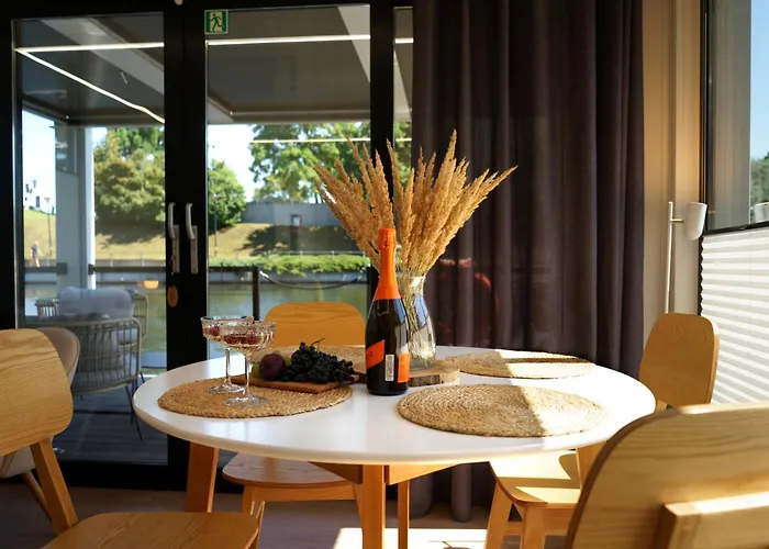 Na Wodzie La Mare Houseboats *